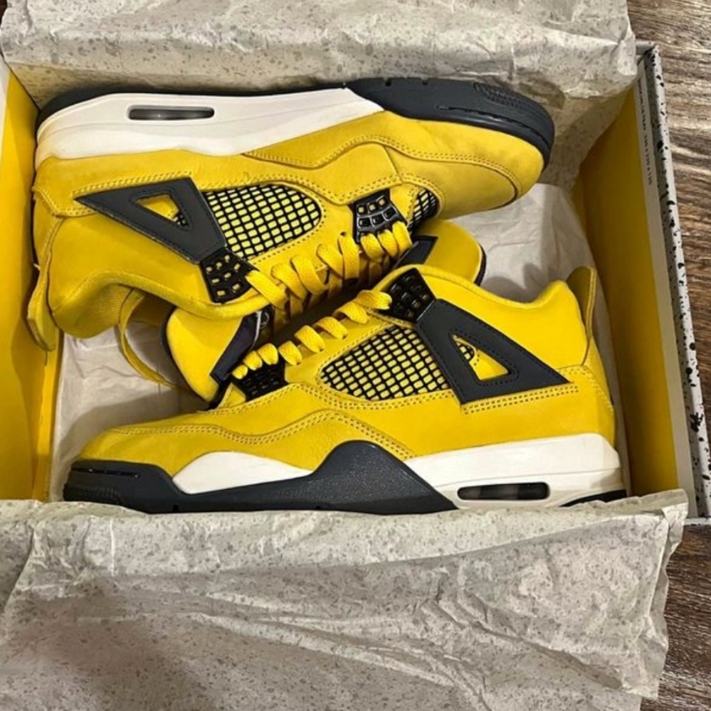 Jordan 4 lightning
